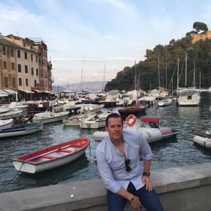 Meet your Posher, Troy